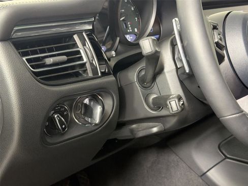 Certified 2026 Porsche Macan Turbo AWD/4WD image 33