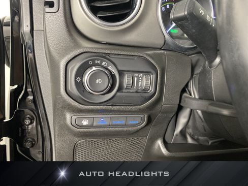 Used 2022 Jeep Wrangler Unlimited Rubicon 4xe w/ Cold Weather Group AWD/4WD image 26