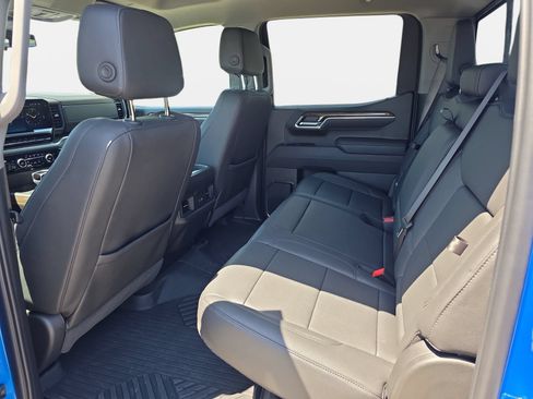 Used 2025 Chevrolet Silverado 1500 LT Trail Boss w/ Convenience Package II AWD/4WD image 13