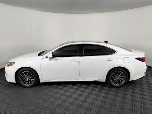 Used 2016 Lexus ES 350 w/ Luxury Package w/Wood Trim FWD image 19