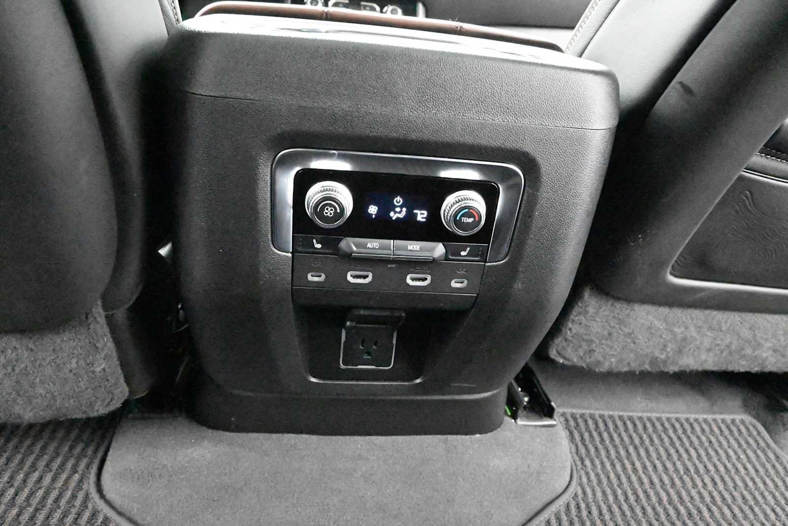 Used 2023 GMC Yukon XL Denali Ultimate AWD/4WD image 33