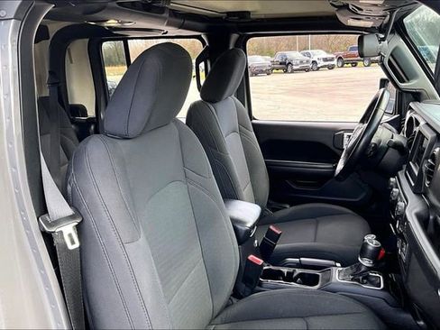 Used 2020 Jeep Gladiator Sport w/ Quick Order Package 24S AWD/4WD image 29