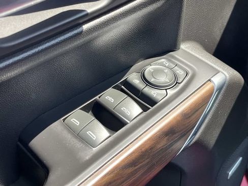 Used 2019 GMC Sierra 1500 SLT w/ SLT Premium Plus Package AWD/4WD image 28