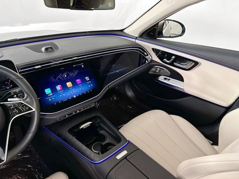Certified 2025 Mercedes-Benz E 350 Sedan w/ MBUS Superscreen Package image 24