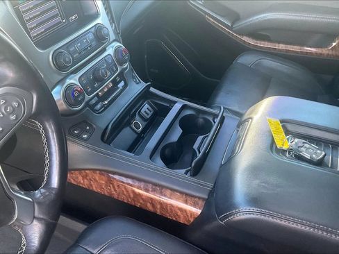 Used 2019 Chevrolet Suburban Premier AWD/4WD image 24