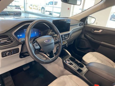 Used 2023 Ford Escape Platinum w/ Premium Technology Package image 10