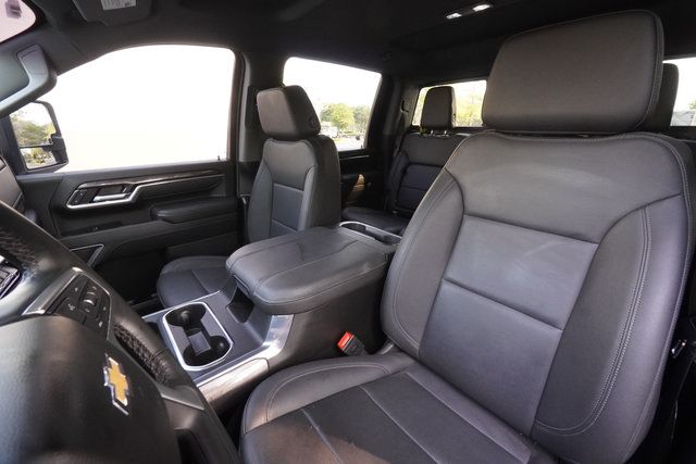 Used 2025 Chevrolet Silverado 2500 LTZ w/ LTZ Convenience Package AWD/4WD image 22