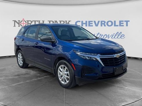 Used 2022 Chevrolet Equinox LS FWD image 1