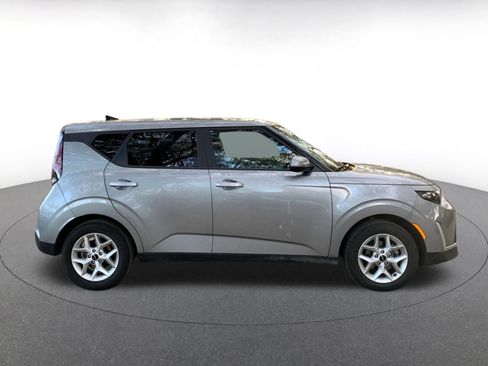 Used 2025 Kia Soul LX w/ LX Technology Package image 8