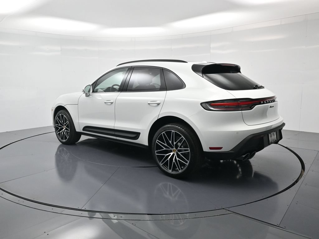 Certified 2026 Porsche Macan AWD/4WD image 3