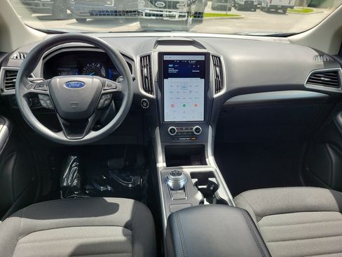 Used 2022 Ford Edge SE w/ Black Appearance Package AWD/4WD image 16
