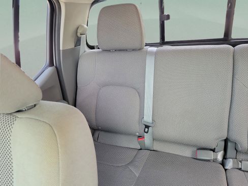 Used 2017 Nissan Frontier SV w/ SV Value Truck Package RWD image 8