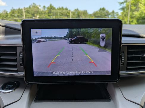 Used 2023 Ford Explorer XLT w/ Equipment Group 202A AWD/4WD image 12