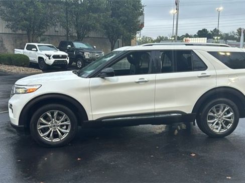 Used 2024 Ford Explorer Limited image 8