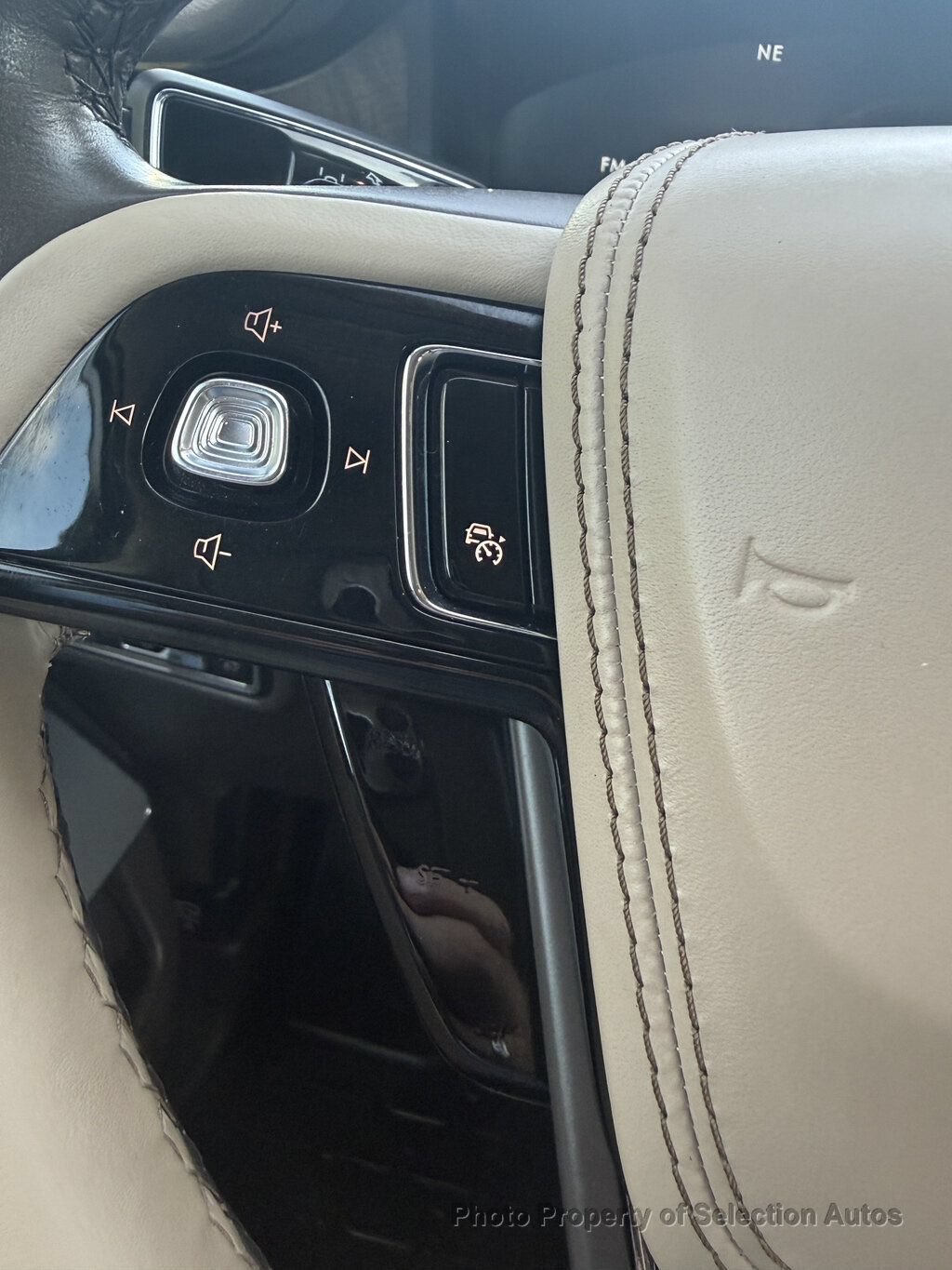 Used 2022 Lincoln Aviator Grand Touring w/ Equipment Group 301A AWD/4WD image 27