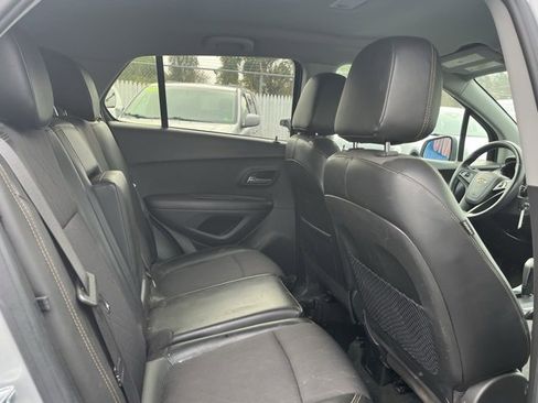 Used 2021 Chevrolet Trax LT image 11