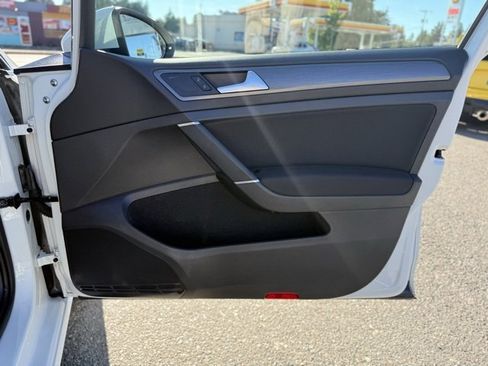 Used 2019 Volkswagen e-Golf SE w/ Driver Assistance Package image 23