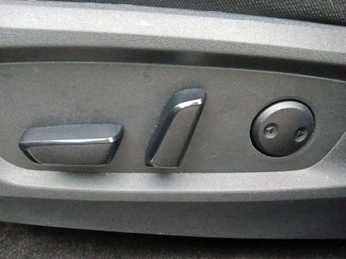 Used 2024 Nissan Pathfinder SV image 16