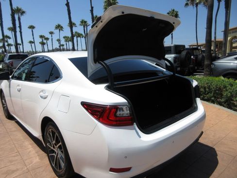Used 2017 Lexus ES 350 w/ Premium Package FWD image 27