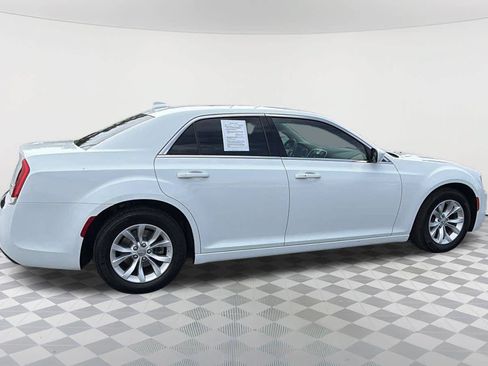 Used 2023 Chrysler 300 Touring RWD image 4
