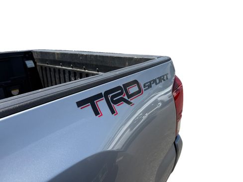 Used 2018 Toyota Tacoma TRD Sport w/ Technology Package RWD image 12