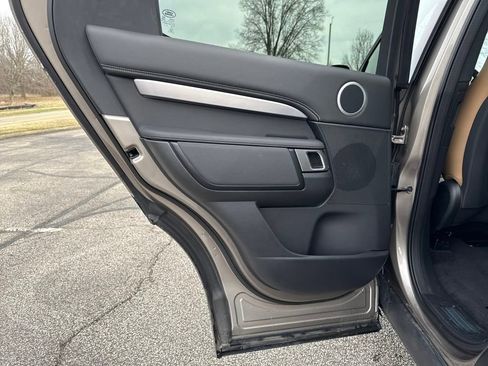 New 2024 Land Rover Discovery Dynamic SE image 13