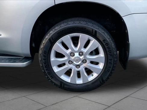 Used 2020 Toyota Sequoia Platinum RWD image 10