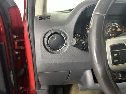 Used 2016 Jeep Compass Sport FWD image 17