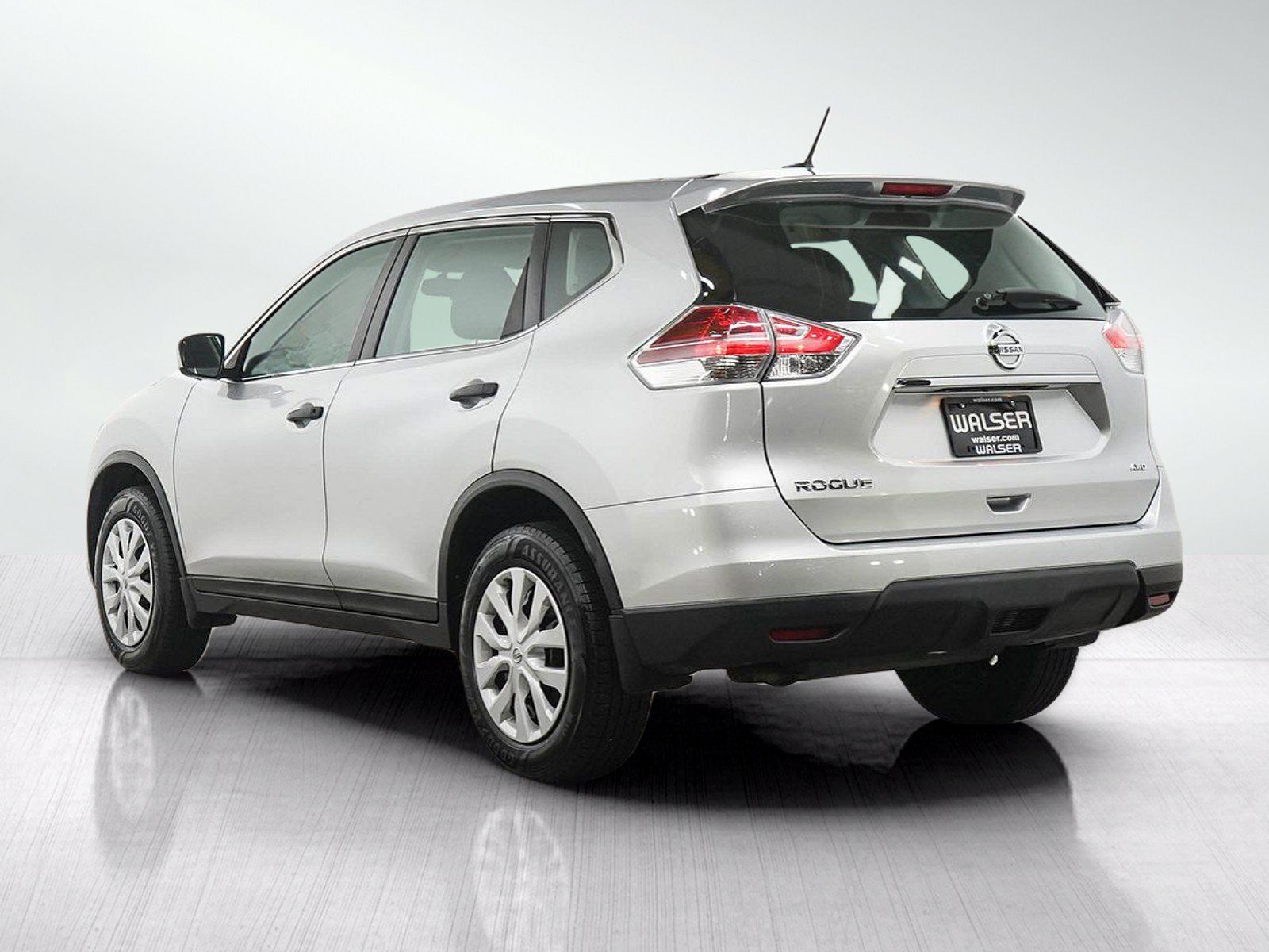 Used 2016 Nissan Rogue S AWD/4WD image 3