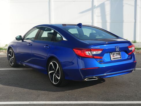 Used 2018 Honda Accord Sport image 8