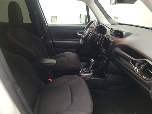Used 2020 Jeep Renegade Altitude FWD image 21