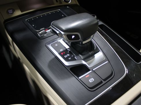 Used 2018 Audi Q5 2.0T Premium Plus w/ Premium Plus Package image 21