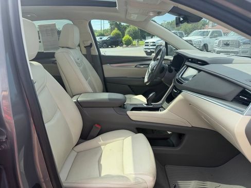 Used 2018 Cadillac XT5 Luxury w/ Driver Awareness Package FWD image 32