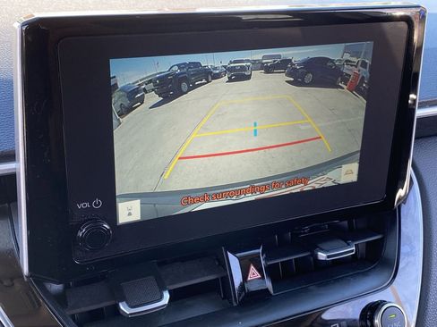 Used 2024 Toyota Corolla Cross XLE w/ Convenience Package image 18