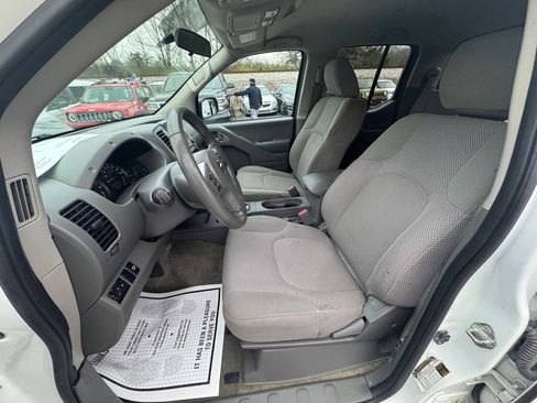 Used 2018 Nissan Frontier SV image 9