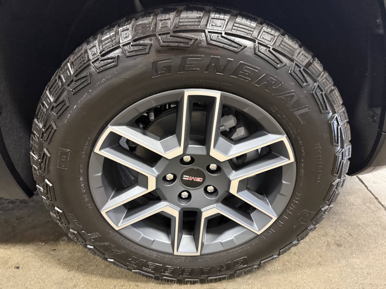 Used 2026 GMC Terrain AT4 w/ Convenience Package III AWD/4WD image 8