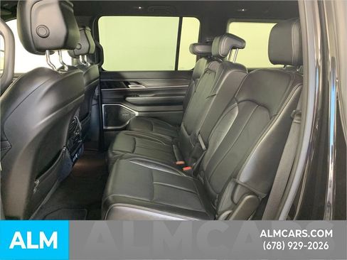 Used 2023 Jeep Wagoneer Series II AWD/4WD image 28