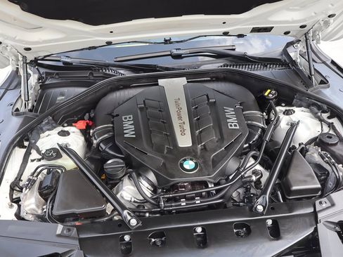 Used 2015 BMW 750Li xDrive AWD/4WD image 38