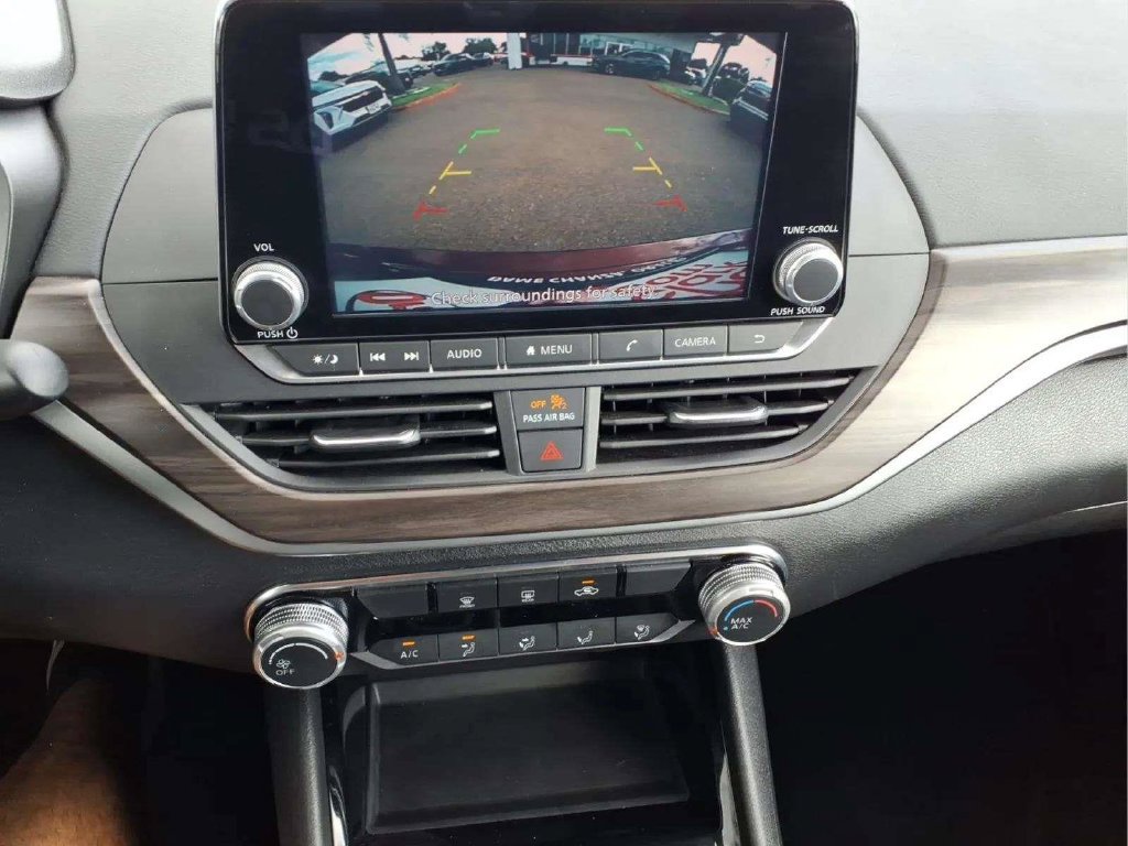 Used 2024 Nissan Altima 2.5 SV FWD image 16