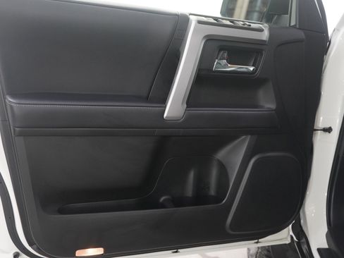 Used 2022 Toyota 4Runner SR5 Premium image 17