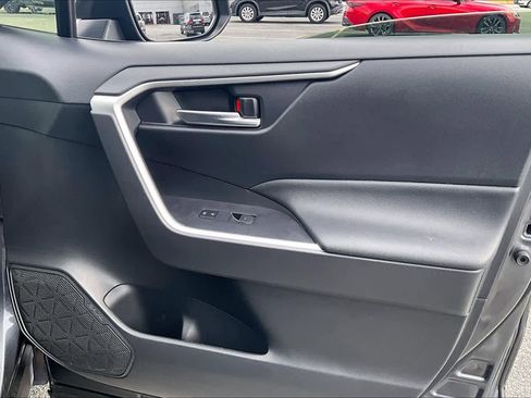 Used 2022 Toyota RAV4 SE image 22