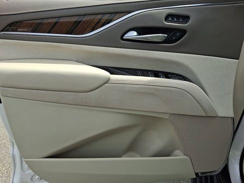 Used 2022 Cadillac Escalade Premium Luxury Platinum image 14