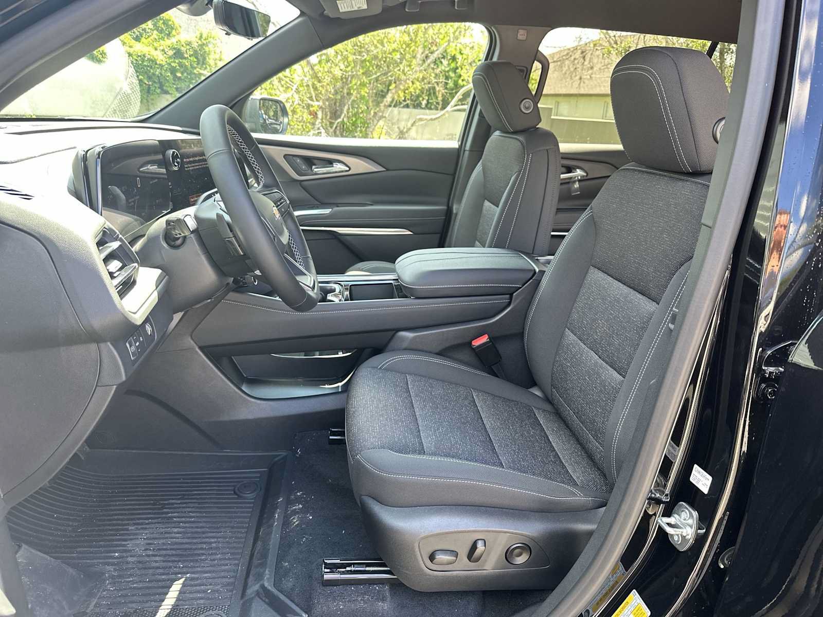New 2026 Chevrolet Traverse LT w/ Driver Confidence Package FWD image 15