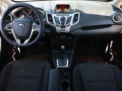 Used 2013 Ford Fiesta SE image 2