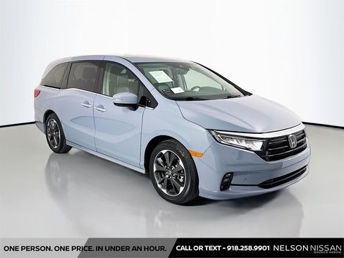 Used 2024 Honda Odyssey Elite image 3