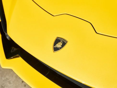 Used 2023 Lamborghini Huracan Tecnica image 6