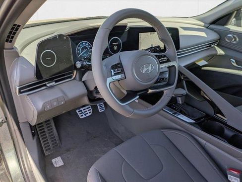 New 2025 Hyundai Elantra SEL image 3