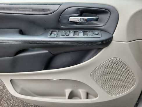 Used 2013 Dodge Grand Caravan SE FWD image 24