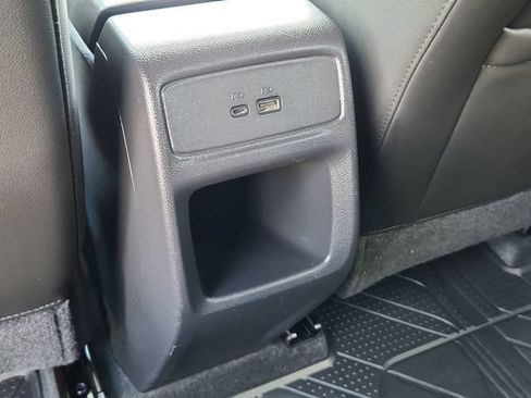 Used 2024 Chevrolet Trax RS w/ Sunroof Package FWD image 27