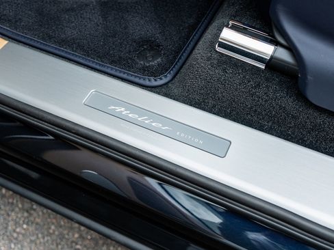 Used 2025 Bentley Bentayga image 31